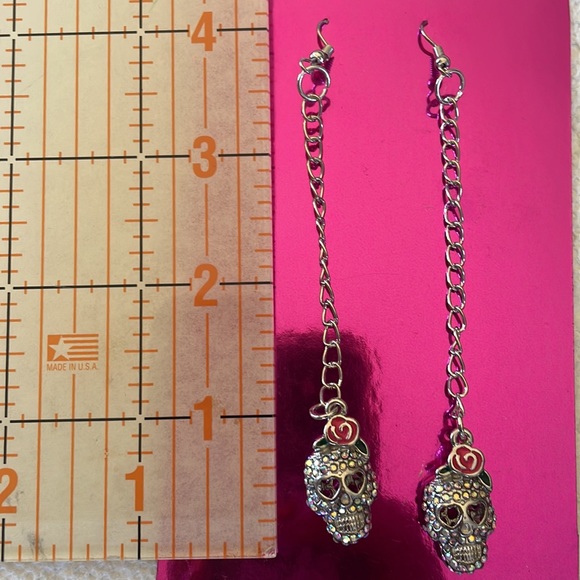 Skullacious Dangle Earrings!! - Picture 5 of 5